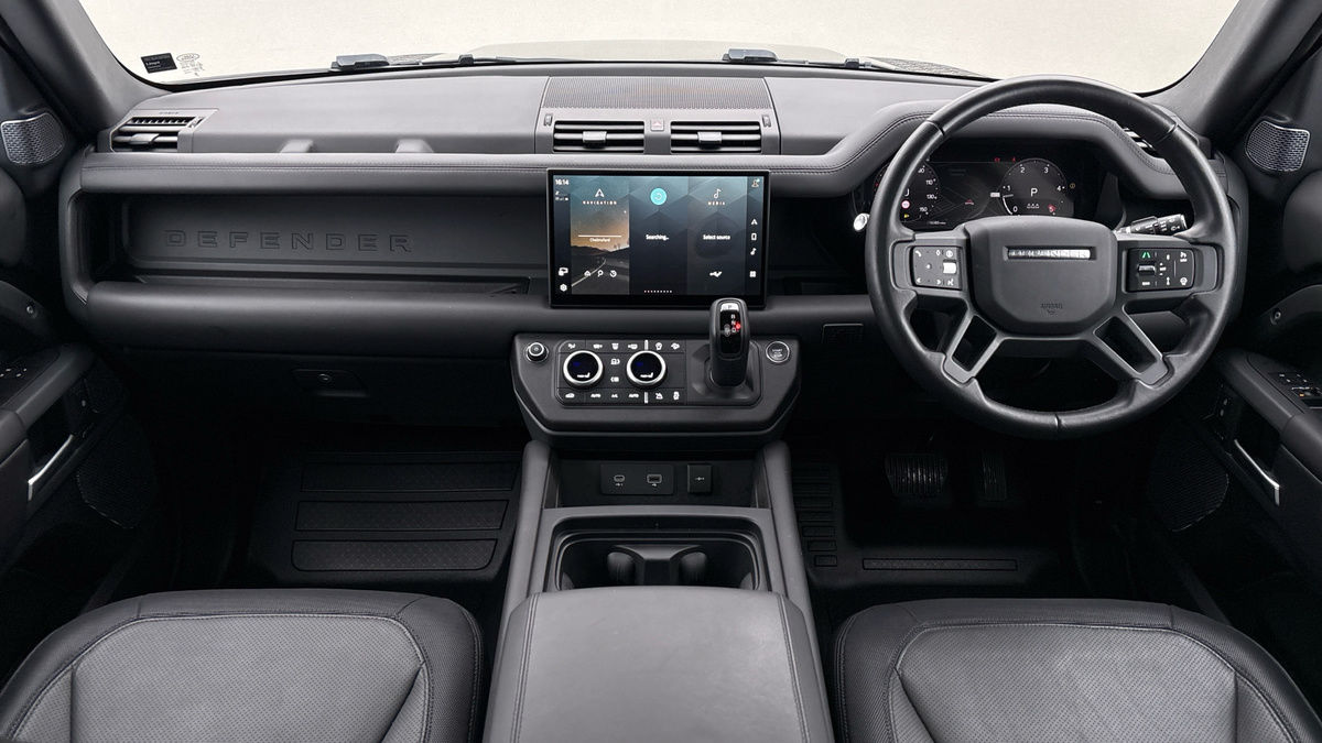 Land Rover Defender 110 Image 12