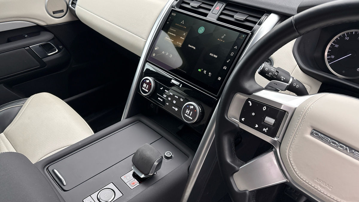 Land Rover Discovery Image 18