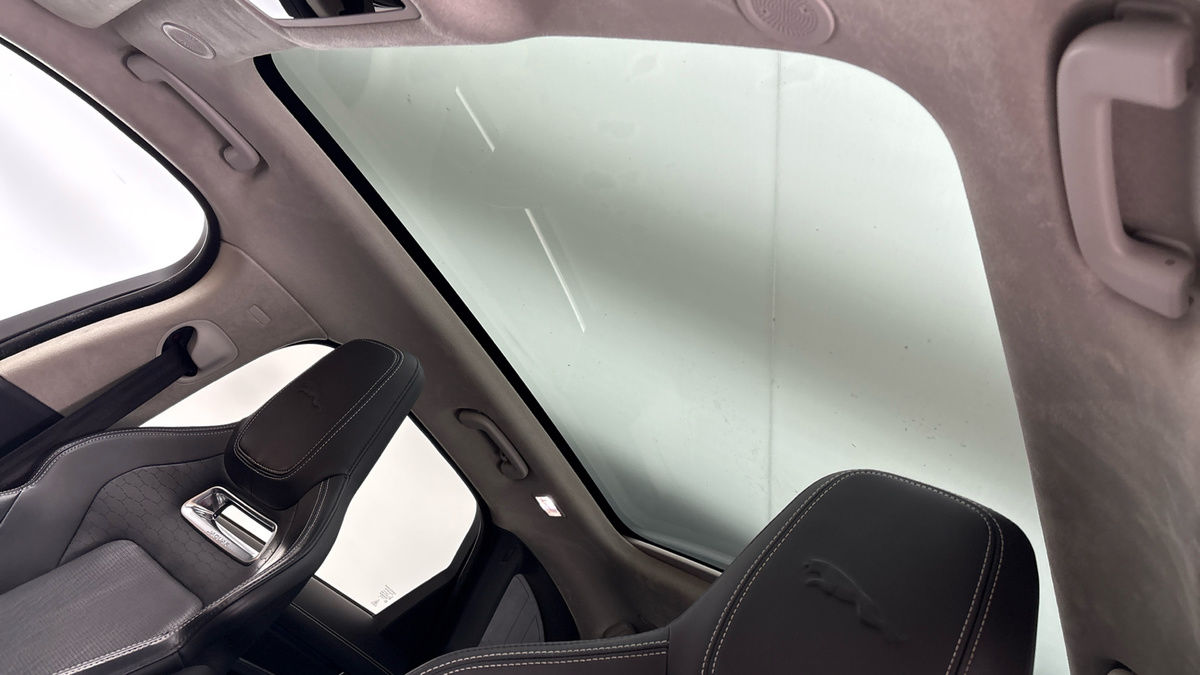 Jaguar F-PACE Image 6