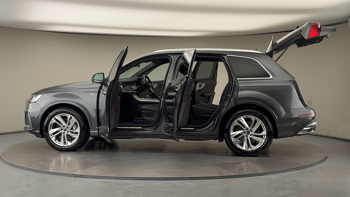 More views of Audi Q7