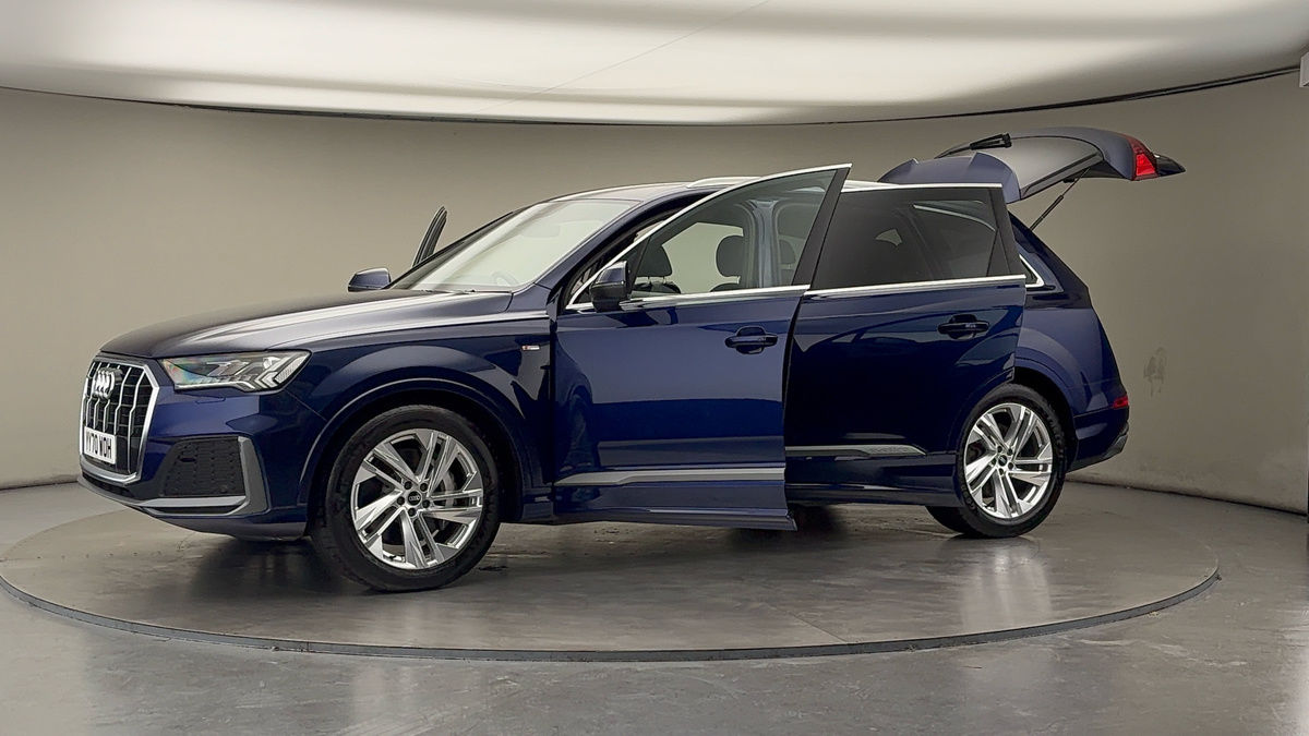 More views of Audi Q7