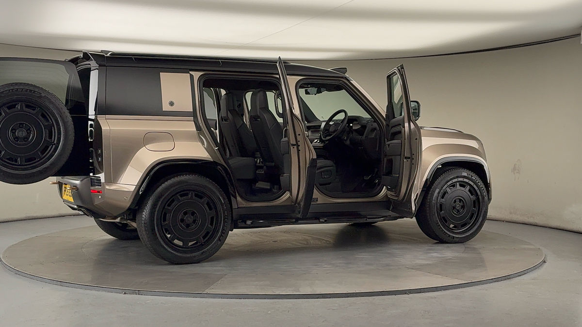 More views of Land Rover Defender 110