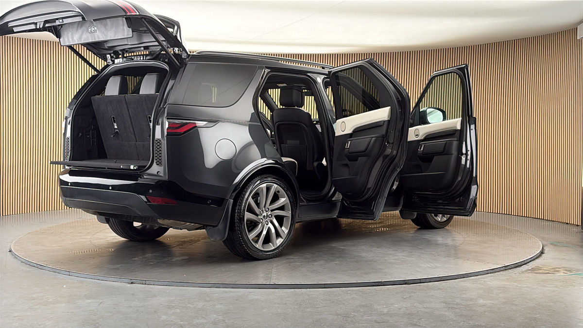 More views of Land Rover Discovery