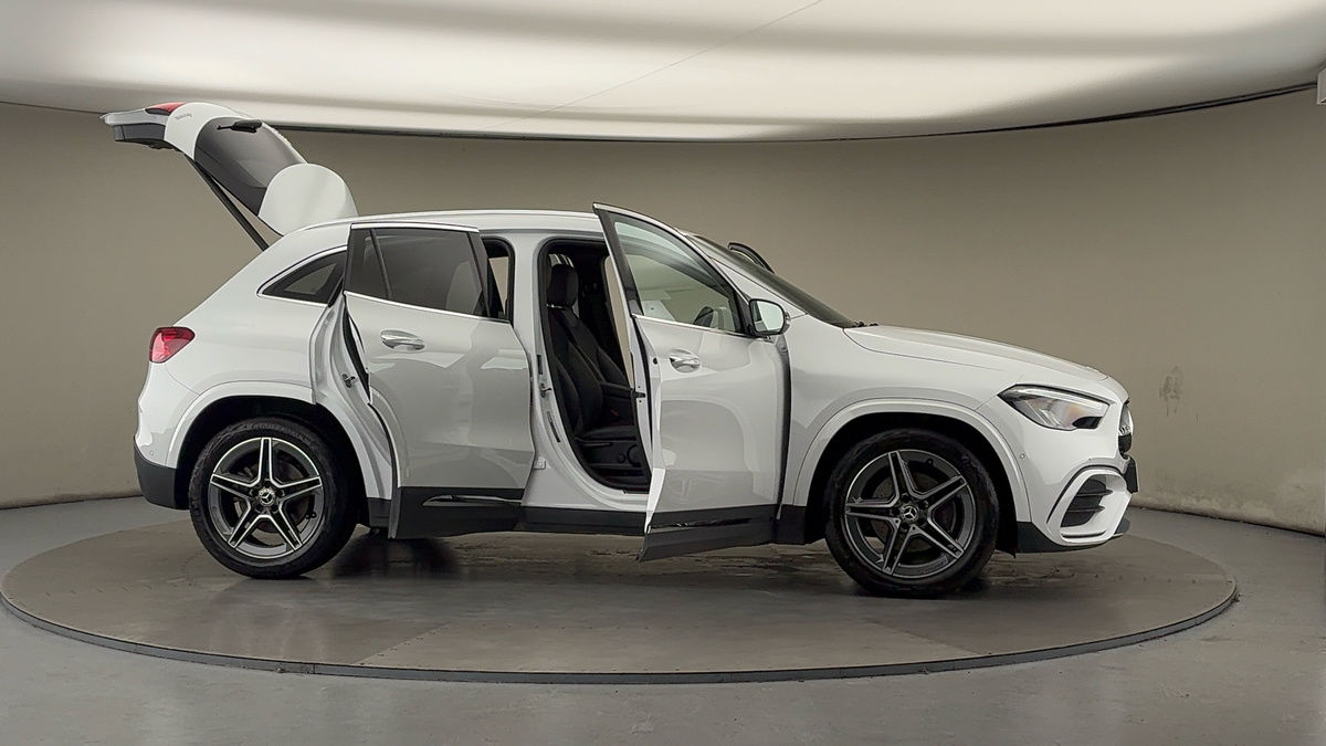 More views of Mercedes-Benz GLA