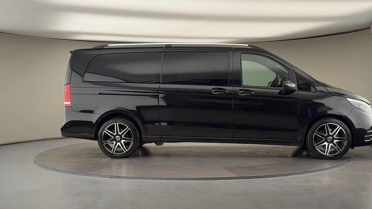 Mercedes-Benz V Class Image 16