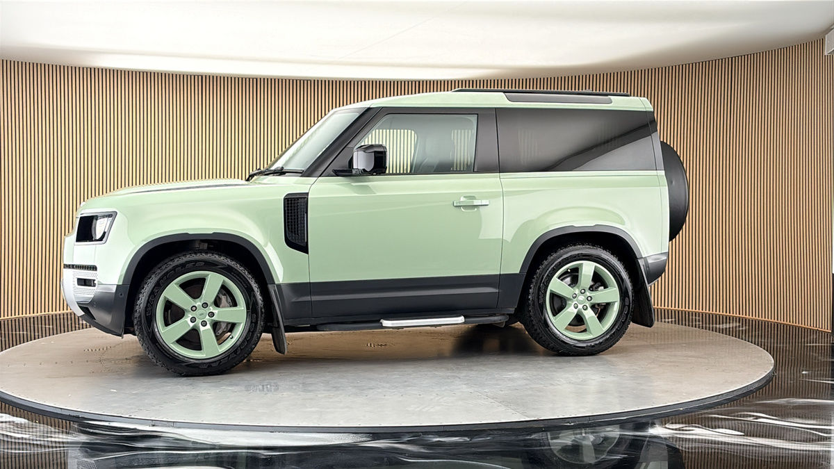 More views of Land Rover Defender 90