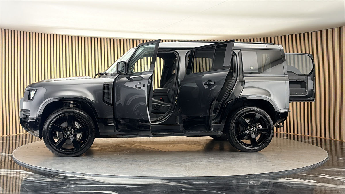 More views of Land Rover Defender 110