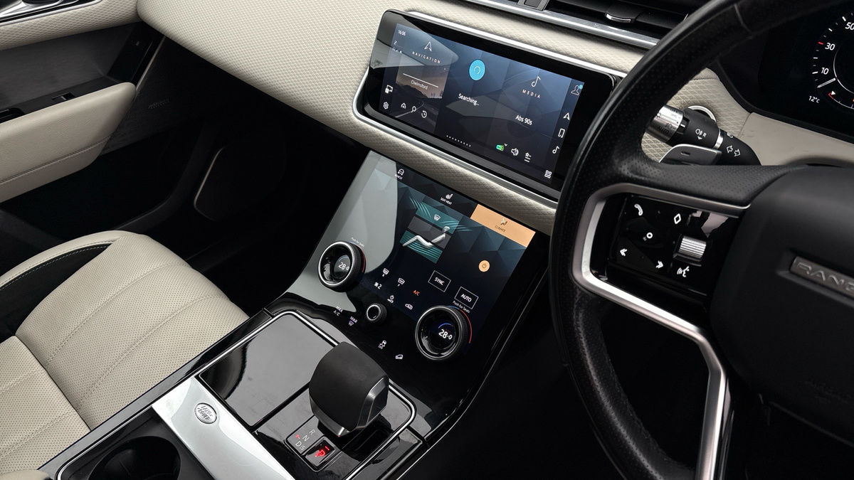 Land Rover Range Rover Velar Image 18