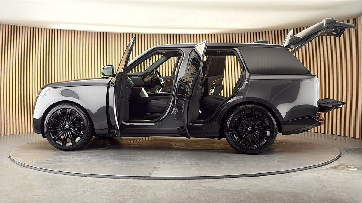 More views of Land Rover Range Rover