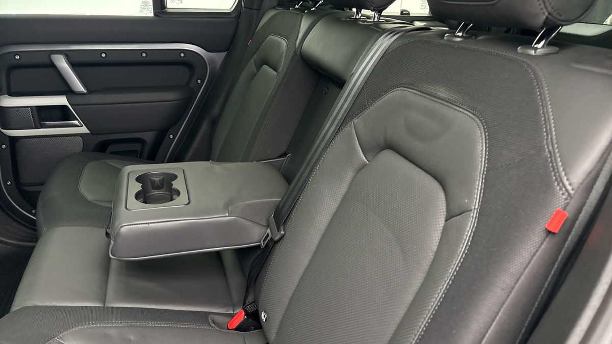 Land Rover Defender 110 Image 9