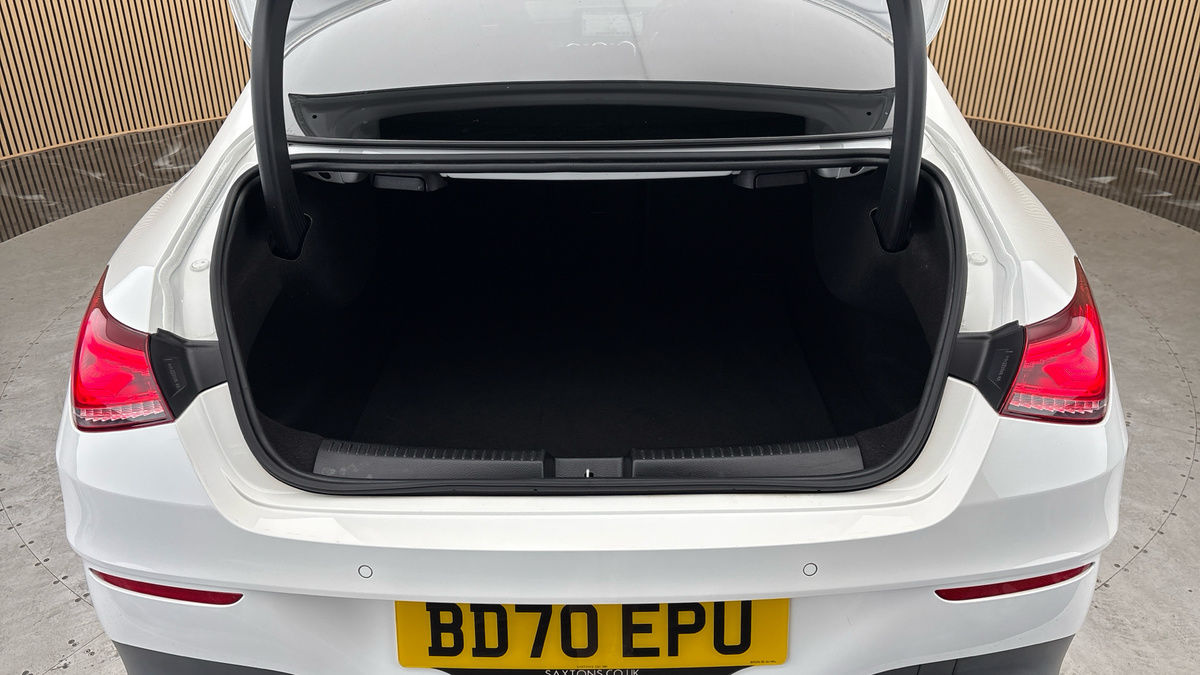 Mercedes-Benz CLA Image 11