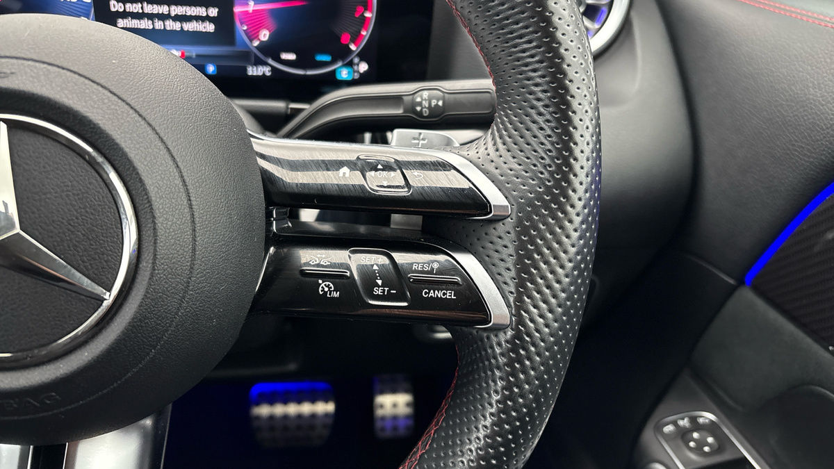 Mercedes-Benz GLA Image 14