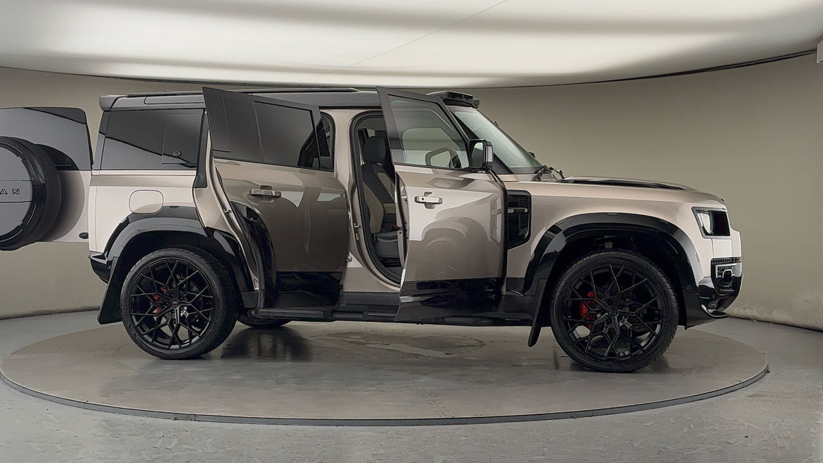 More views of Land Rover Defender 110