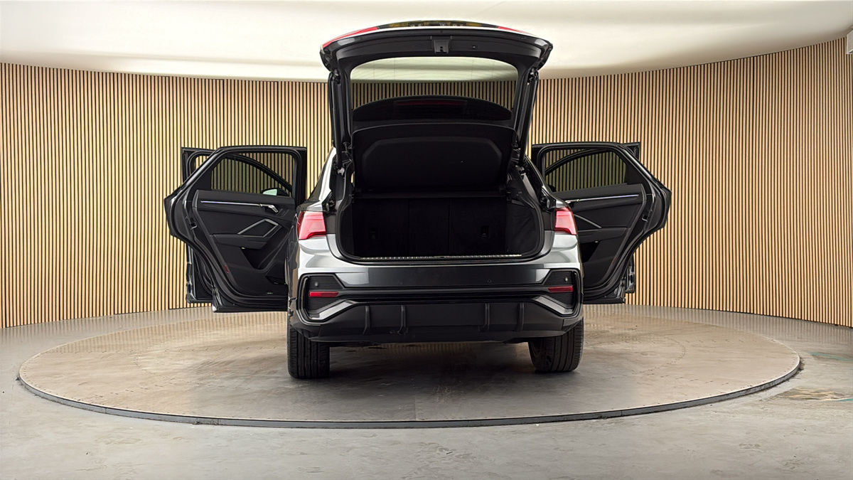 More views of Audi Q3