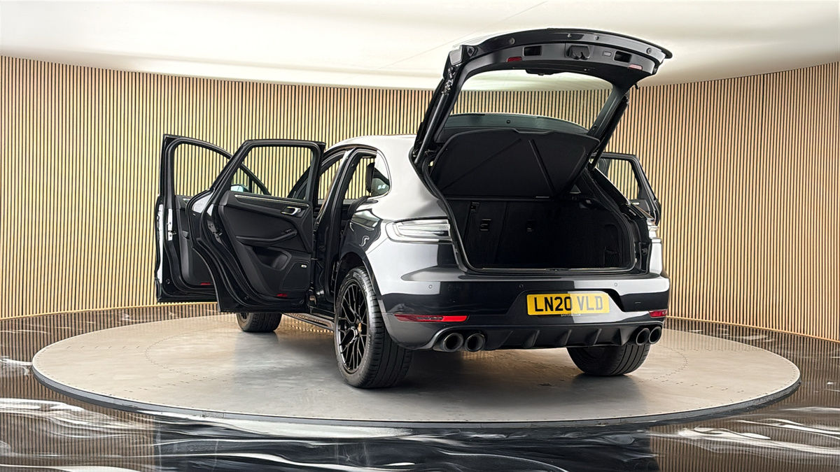 More views of Porsche Macan