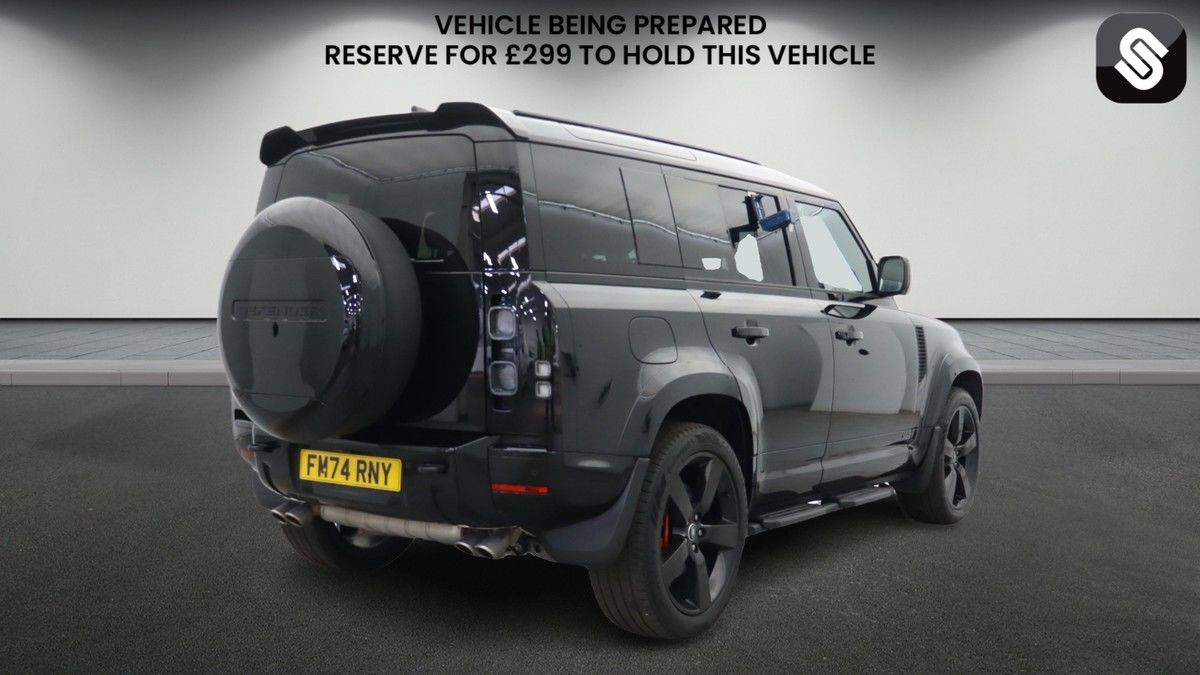 Land Rover Defender 110 Image 4