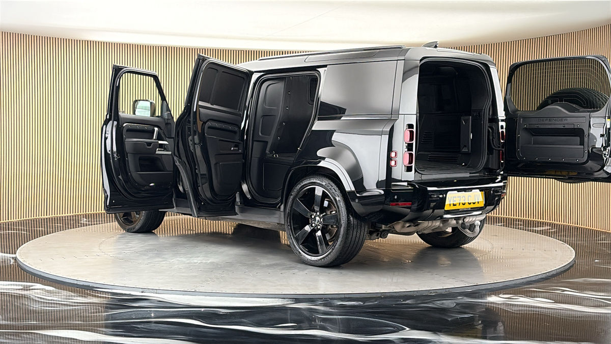 More views of Land Rover Defender 110