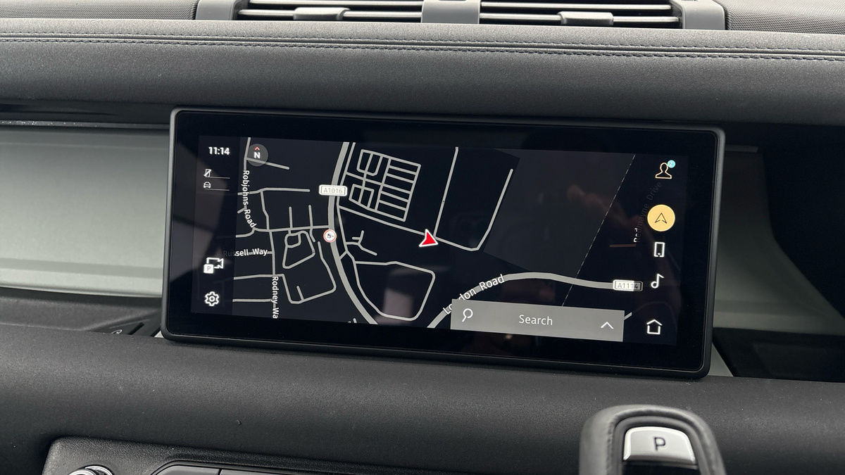 Land Rover Defender 110 Image 17