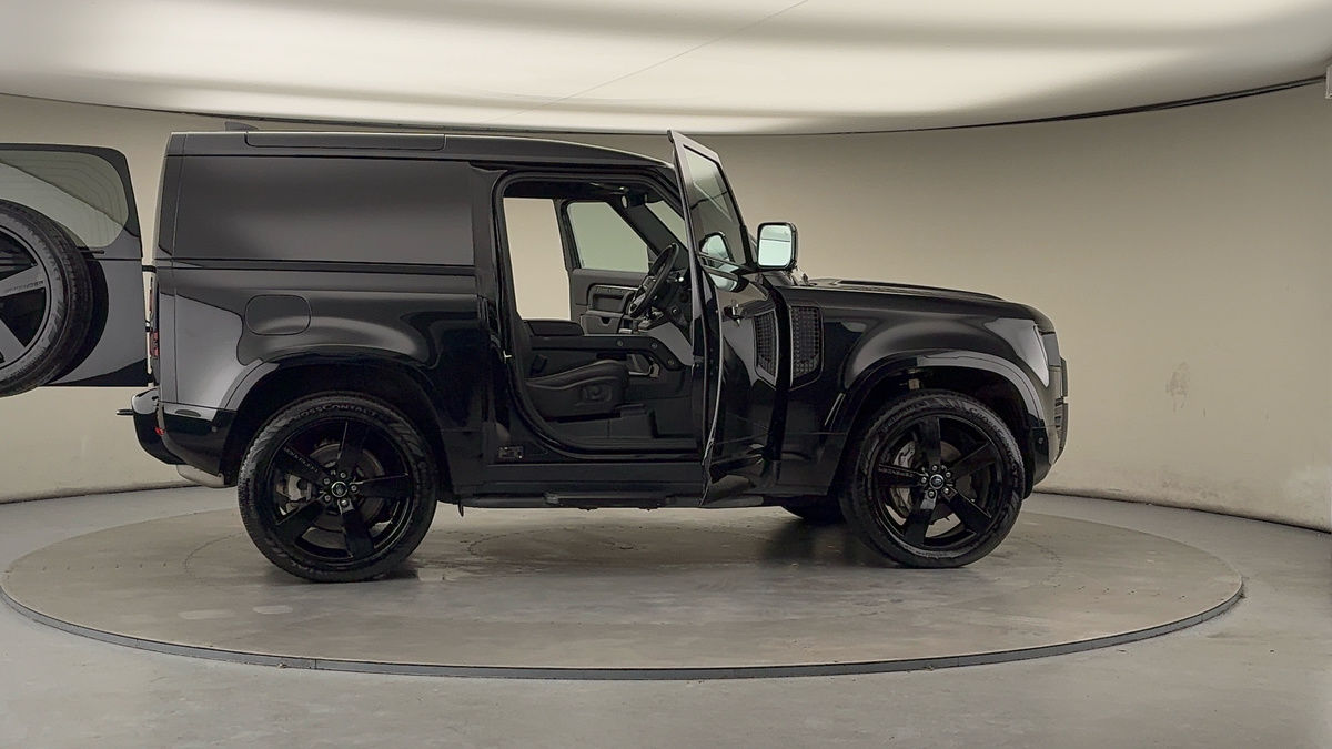 More views of Land Rover Defender 90