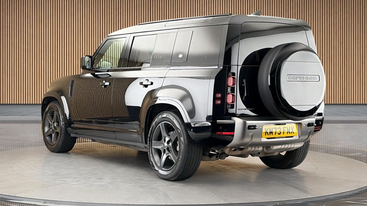 Land Rover Defender 110 Image 2