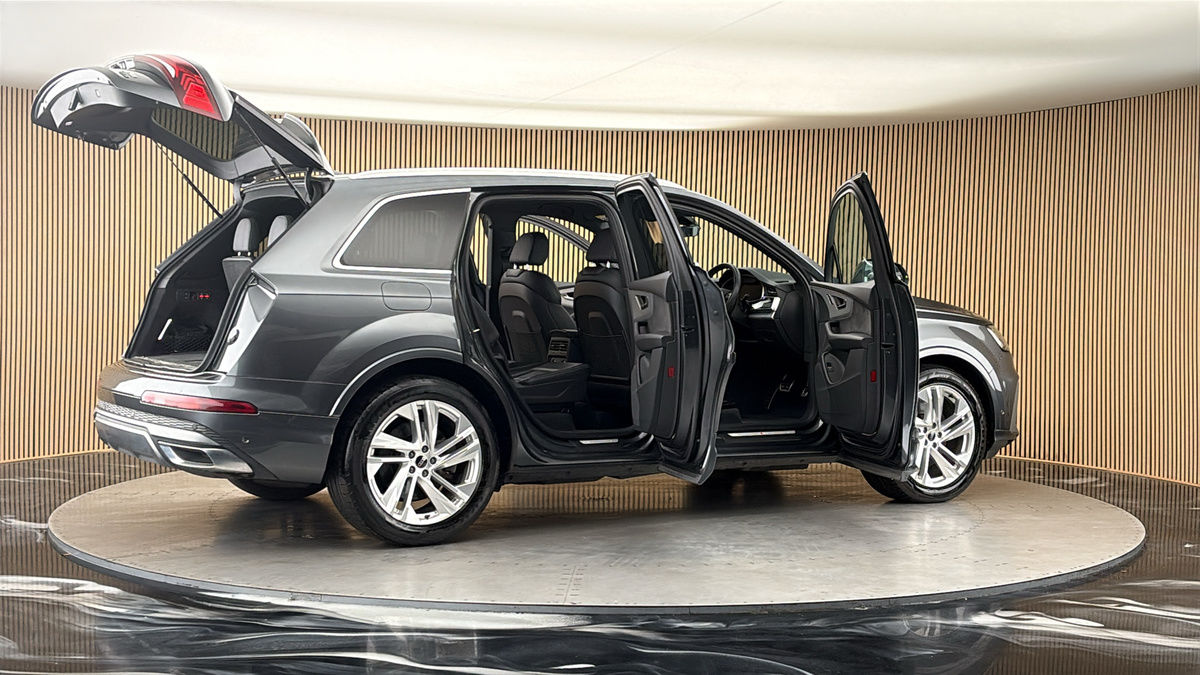 More views of Audi Q7