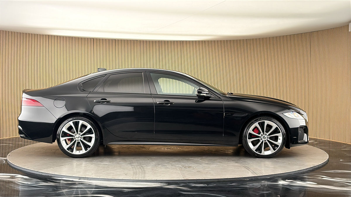 Jaguar XF Image 16