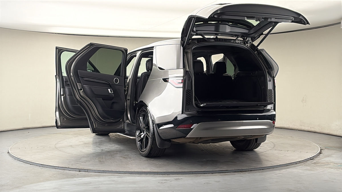 More views of Land Rover Discovery