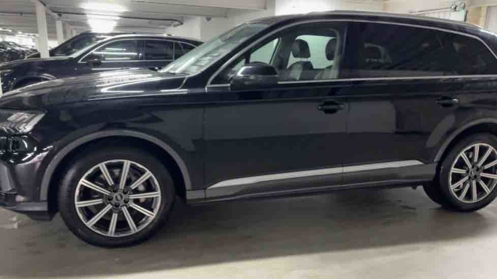 More views of Audi Q7
