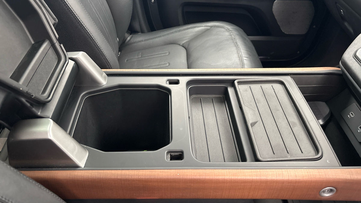 Land Rover Defender 130 Urban Image 35