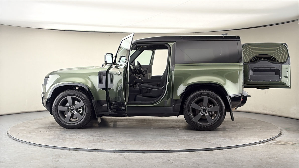 More views of Land Rover Defender 90