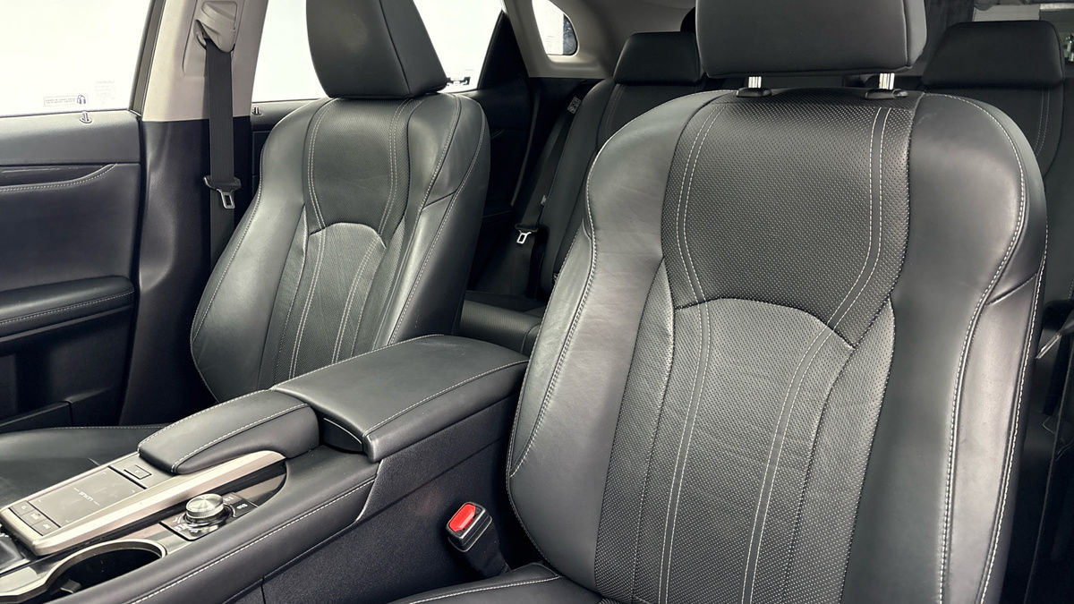 Lexus RX Image 7