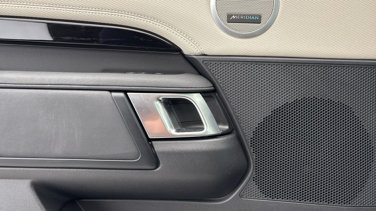 Land Rover Discovery Image 19