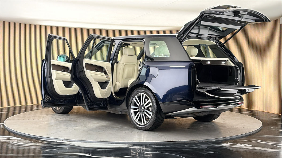 More views of Land Rover Range Rover