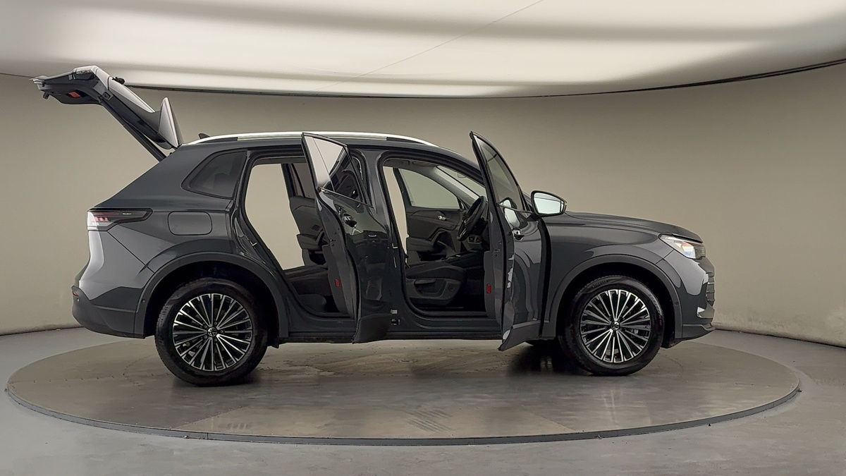 More views of Volkswagen Tiguan