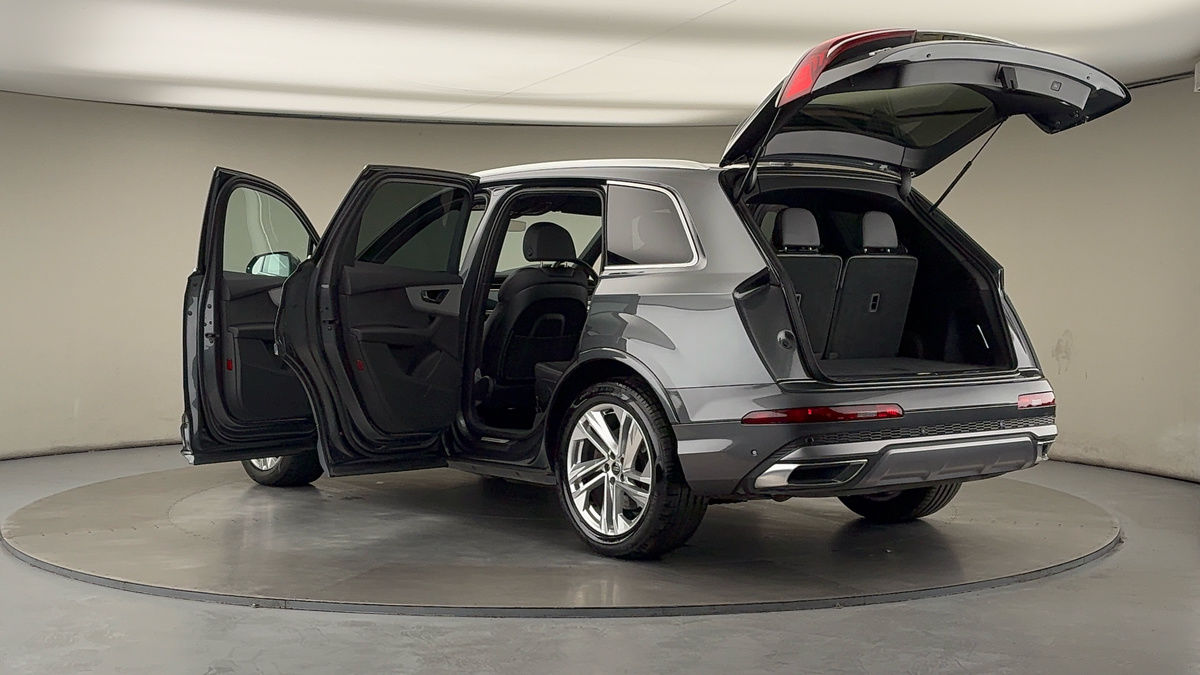 More views of Audi Q7