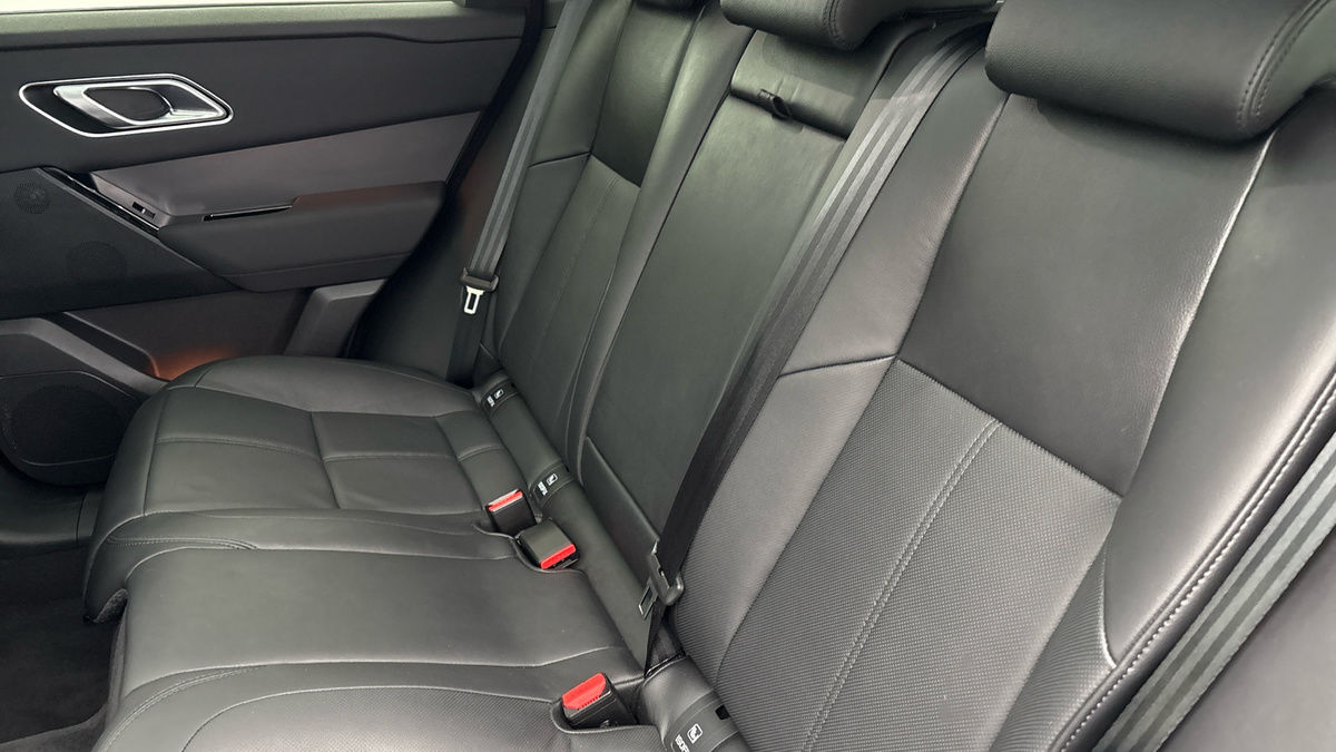 Land Rover Range Rover Velar Image 8