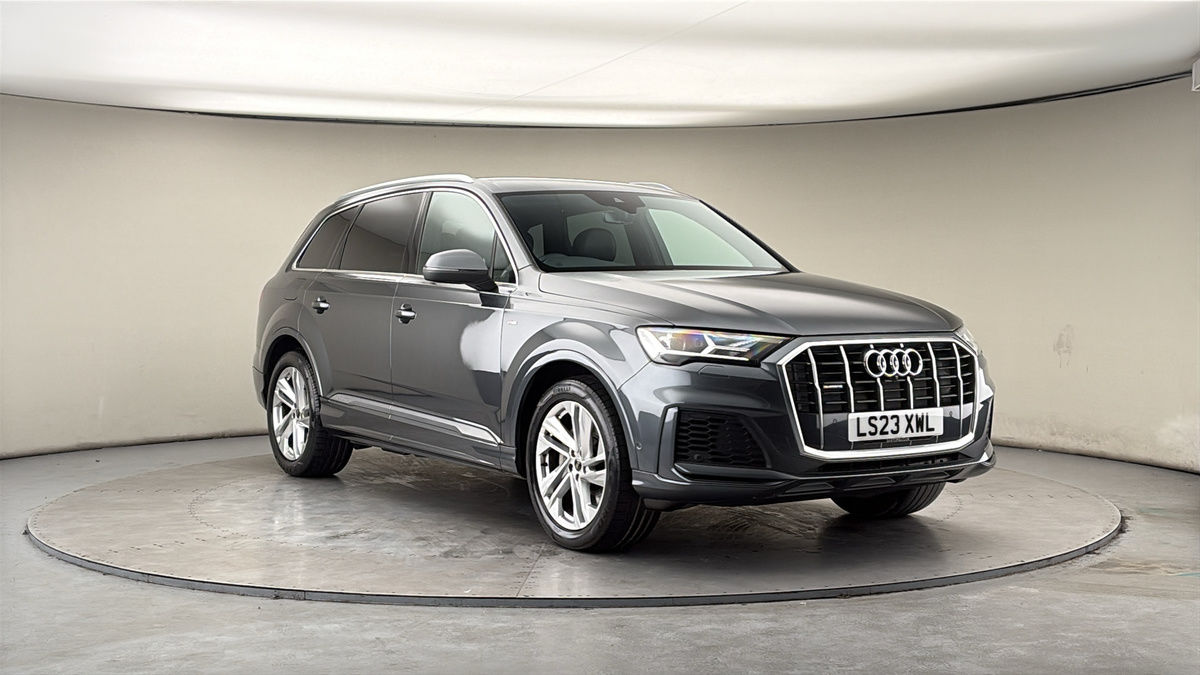 Audi Q7 Sticky Header Image