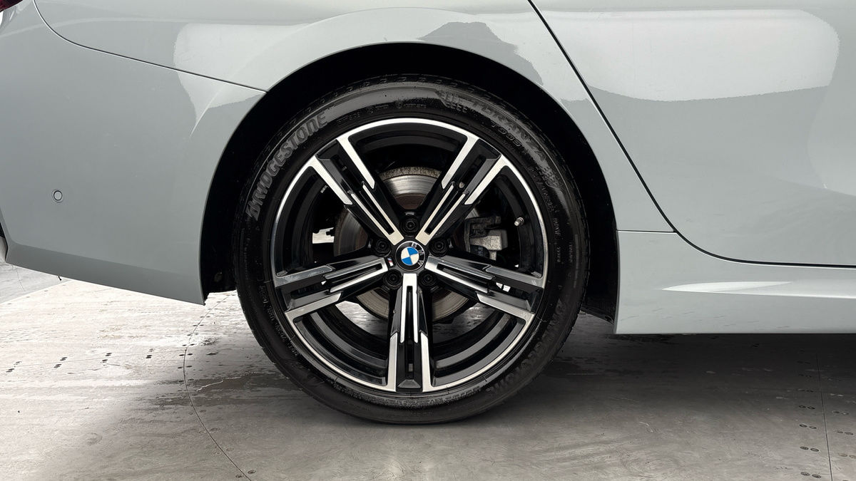 BMW 3 Series Image 10