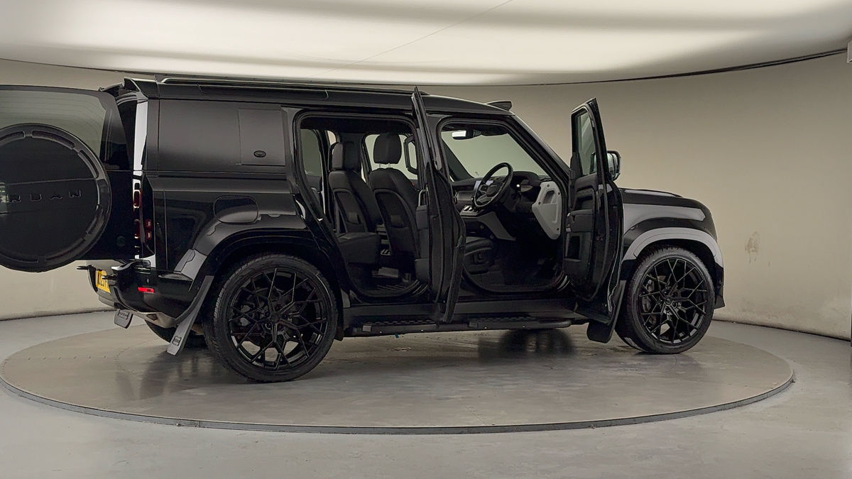 More views of Land Rover Defender 110