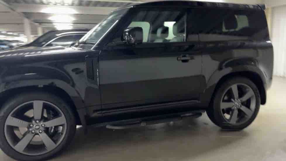 More views of Land Rover Defender 90