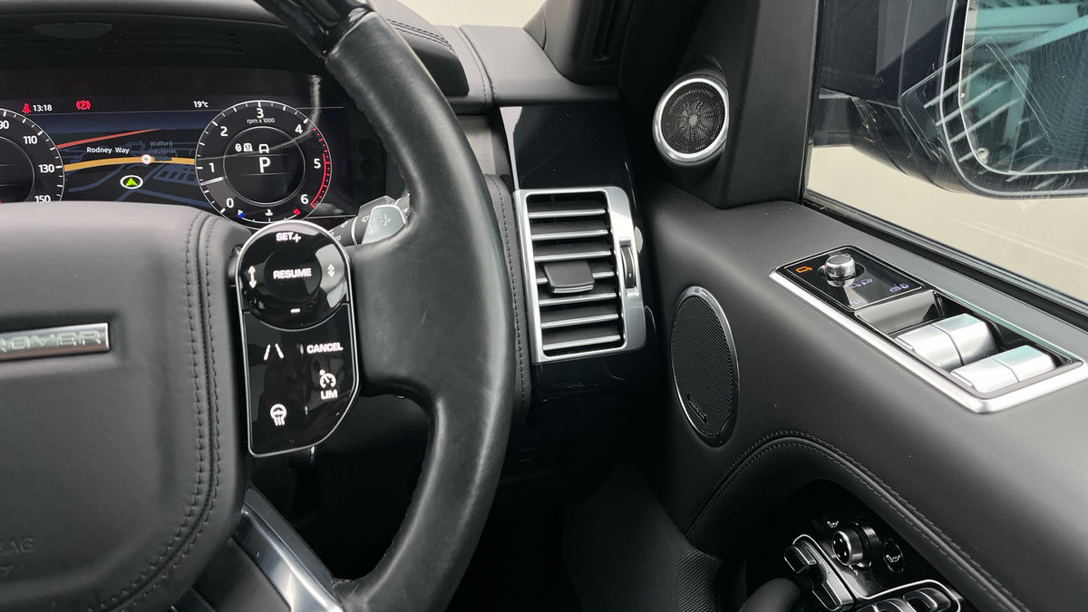 Land Rover Range Rover Image 14