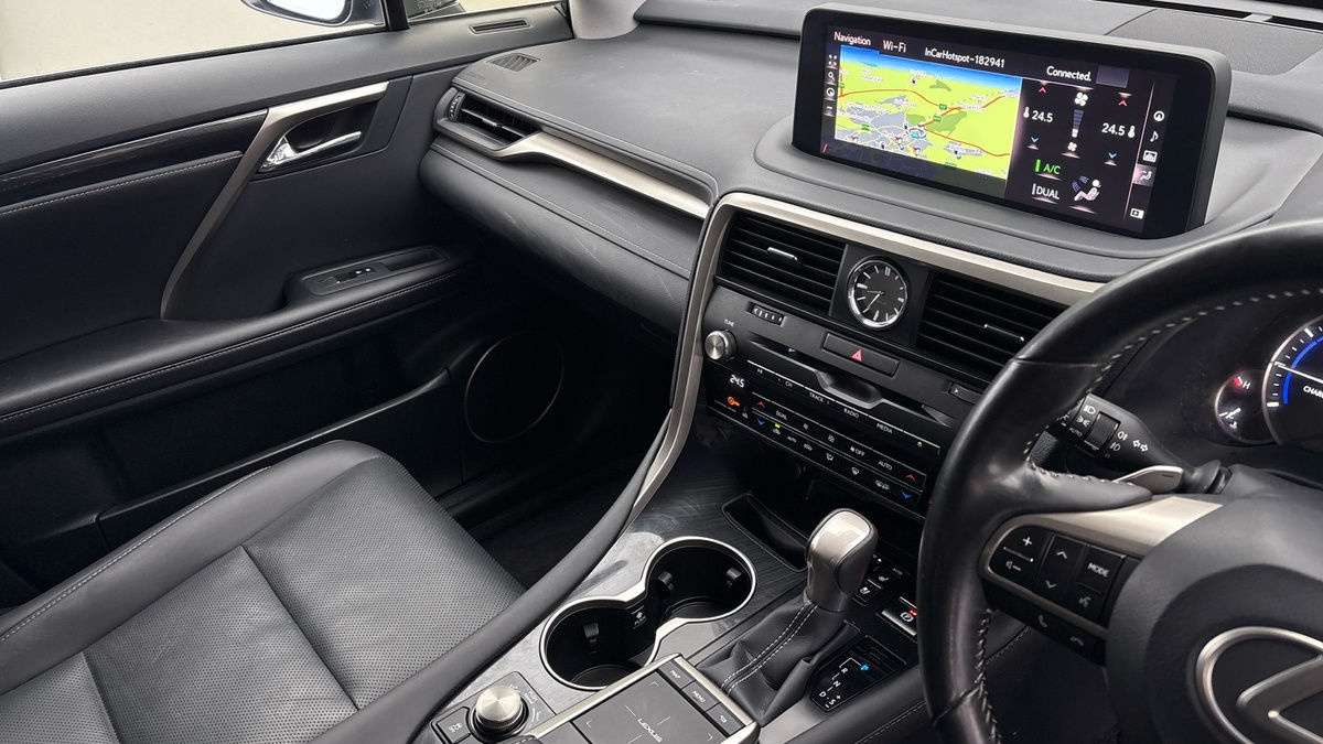 Lexus RX Image 18