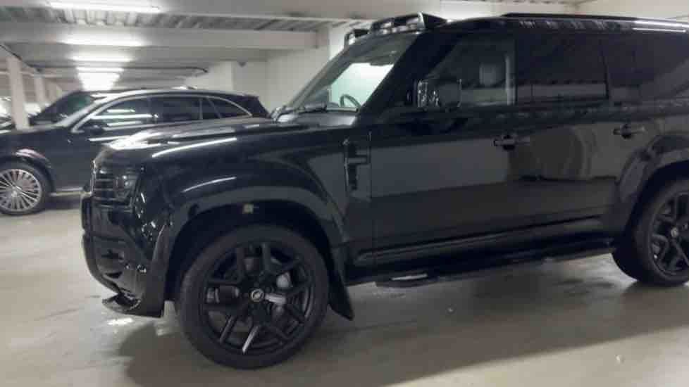 More views of Land Rover Defender 110