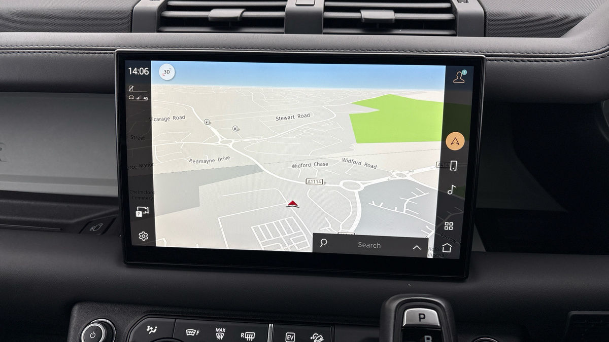 Land Rover Defender 110 Image 17