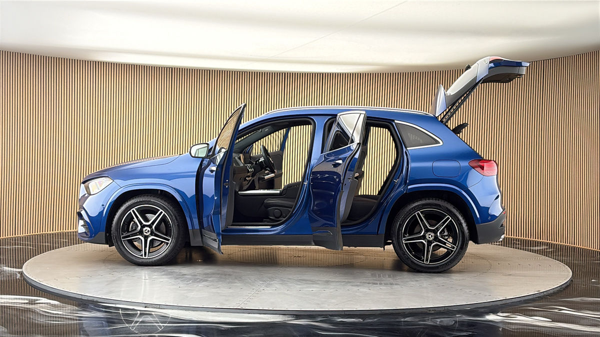 More views of Mercedes-Benz GLA