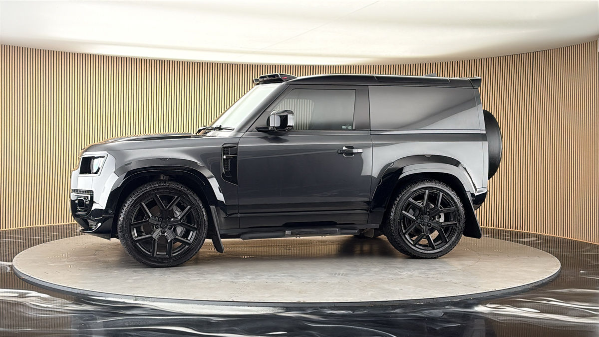 More views of Land Rover Defender 90