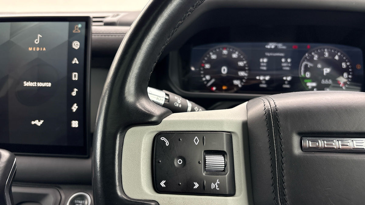 Land Rover Defender 110 Image 13