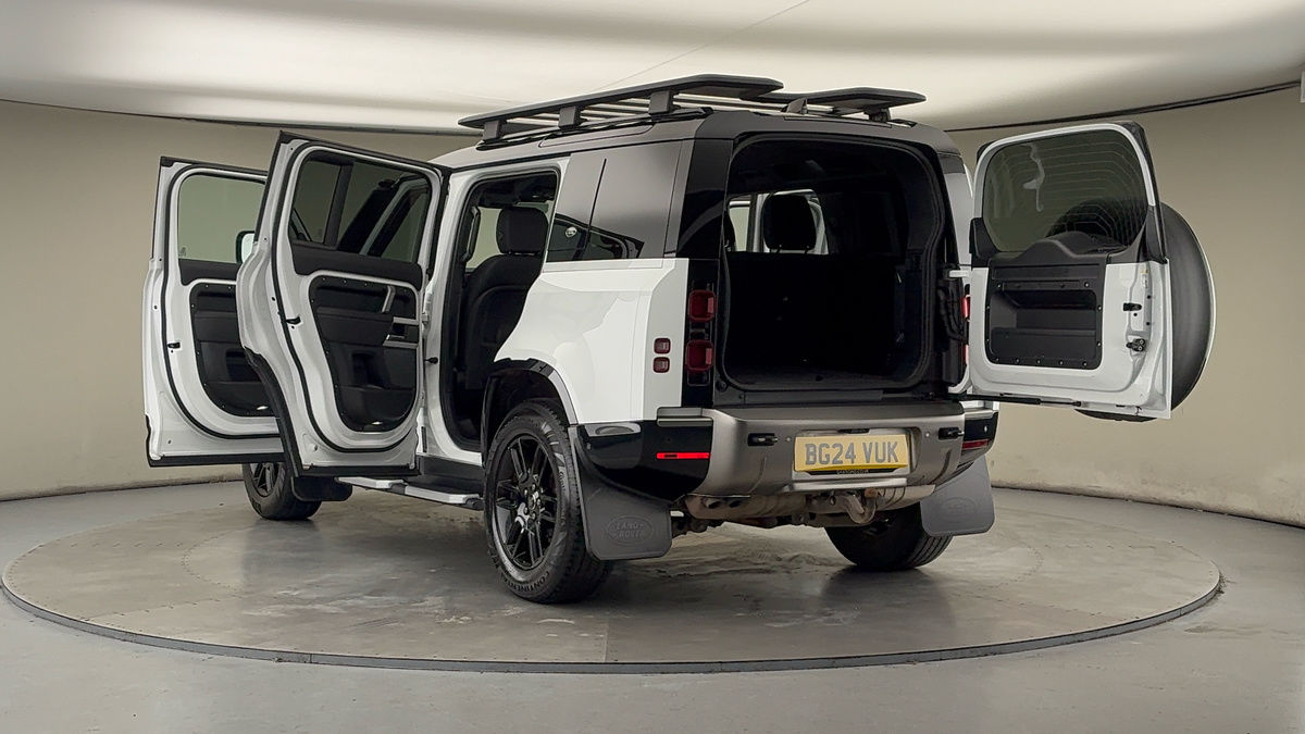 Land Rover Defender 110 Image 23