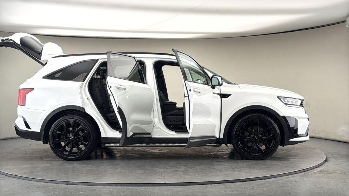 More views of Kia Sorento