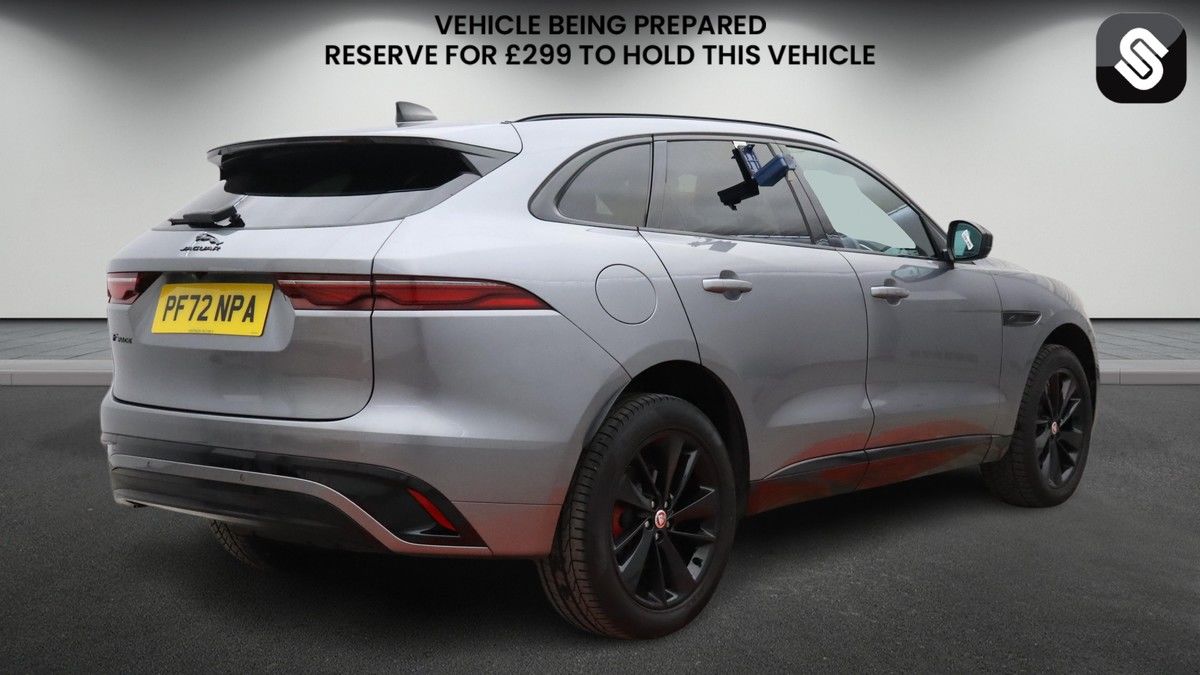 Jaguar F-PACE Image 4